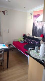 Studio to rent, High Street, London