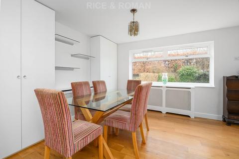 11 Foxlake Road, Byfleet, West Byfleet, KT14 7PW