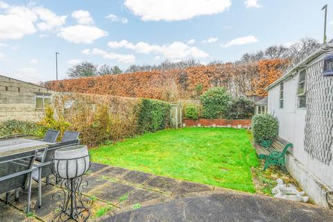 11 Foxlake Road, Byfleet, West Byfleet, KT14 7PW