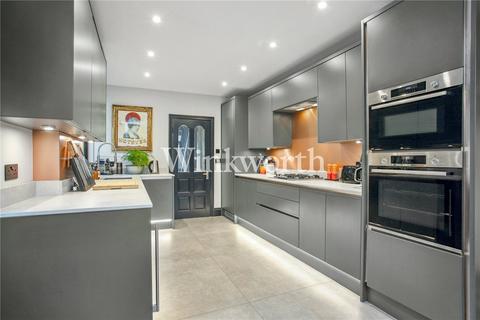 77 Woodside Gardens, London, N17 6UN