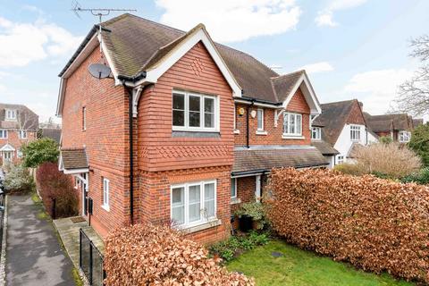 4 bedroom semi-detached house for sale, Foxhollow Close, Walton-on-Thames, KT12