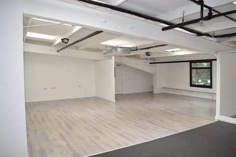 Office to rent, Chigwell Lane, Loughton