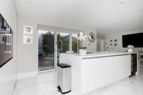 5 Troon Way, Wakefield, WF2 8LR
