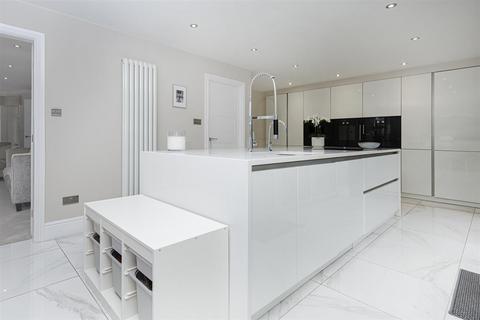 5 Troon Way, Wakefield, WF2 8LR