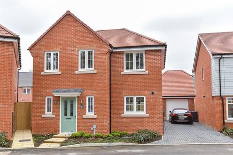 3 bedroom detached house for sale, Farrenden Way, Chichester, West Sussex