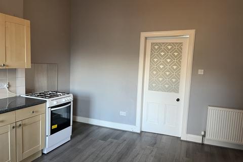 2 bedroom flat to rent, Kirkwood Place, Girvan KA26