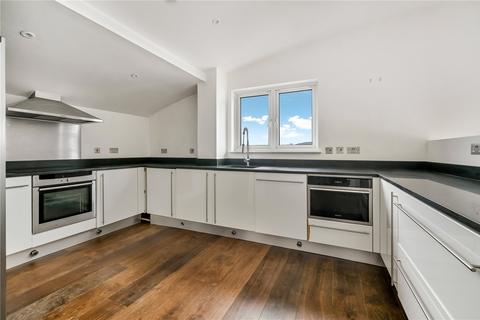 3 bedroom penthouse to rent, St. Davids Square, London, E14