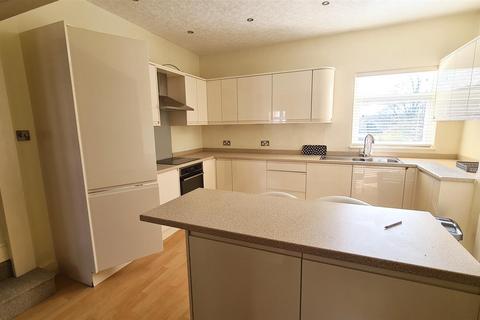 3 bedroom maisonette to rent, Well Cottage, 7b Wallworth Terrace, Altrincham Road