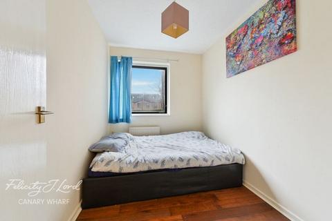 30 Horseshoe Close, London, E14 3EP