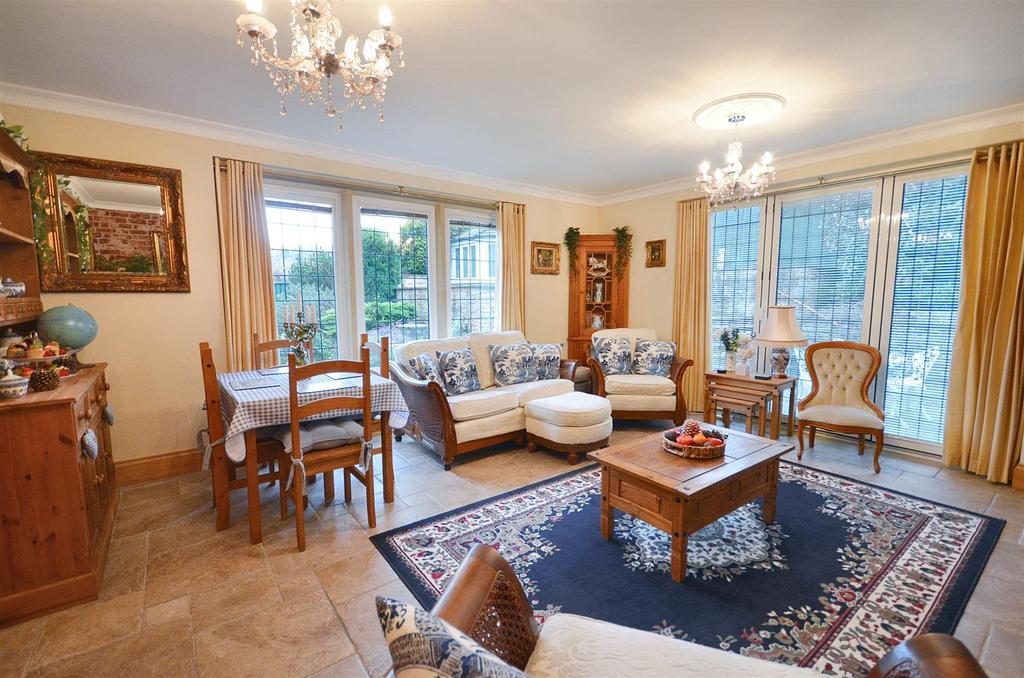Annexe Sitting/Dining Room