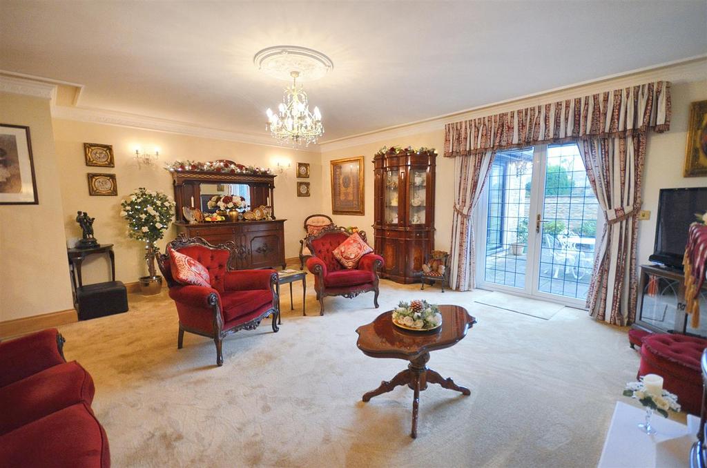 Sitting/Dining Room