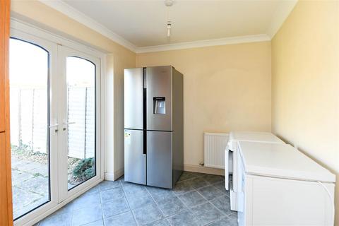 39 Speedwell Close, Trowbridge, BA14 0YA