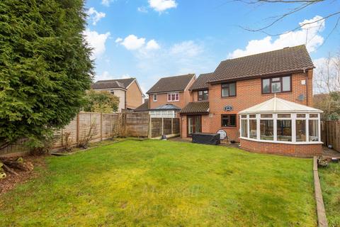 4 bedroom detached house for sale, Casher Road, Crawley RH10