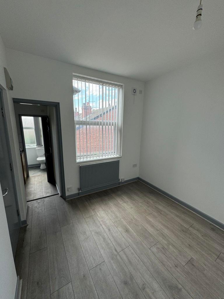 5 Woodfield Road,Room 3