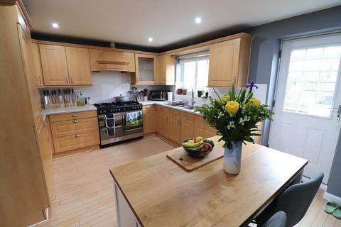 3 bedroom terraced house for sale, Mendip Way, Stevenage, Hertfordshire, SG1