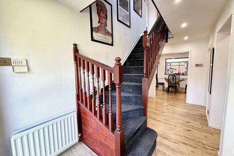4 bedroom detached house for sale, Cornlea Drive, Manchester M28