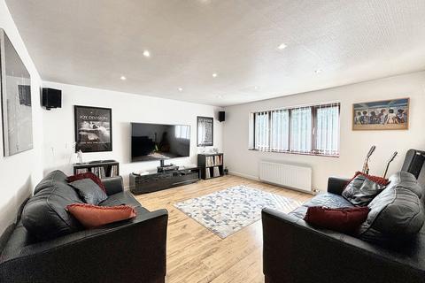 4 bedroom detached house for sale, Cornlea Drive, Manchester M28