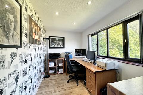 4 bedroom detached house for sale, Cornlea Drive, Manchester M28