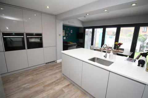 52 Bantock Close, Browns Wood, Milton Keynes, MK7 8DS