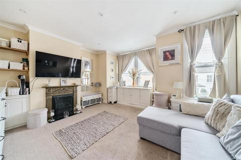 1 bedroom apartment to rent, Thornhill Road, Surbiton