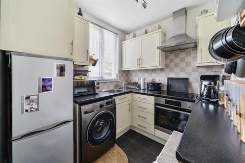 1 bedroom apartment to rent, Thornhill Road, Surbiton