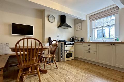 2 bedroom flat to rent, Buxton Road, Bakewell