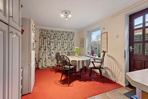 7 Ashleigh Close, Horley, RH6 8AJ