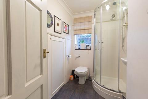 7 Ashleigh Close, Horley, RH6 8AJ