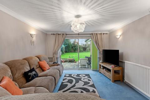7 Ashleigh Close, Horley, RH6 8AJ
