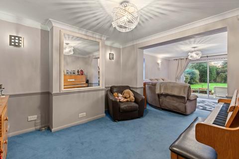 7 Ashleigh Close, Horley, RH6 8AJ