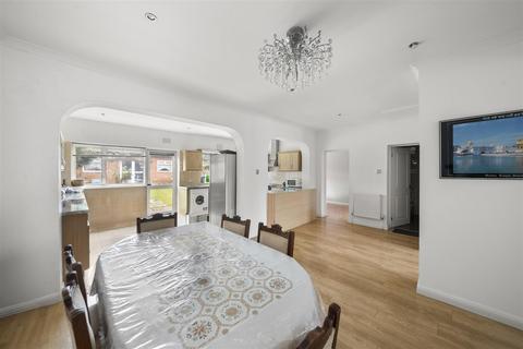 6 Wimborne Avenue, Southall, UB2 4HB
