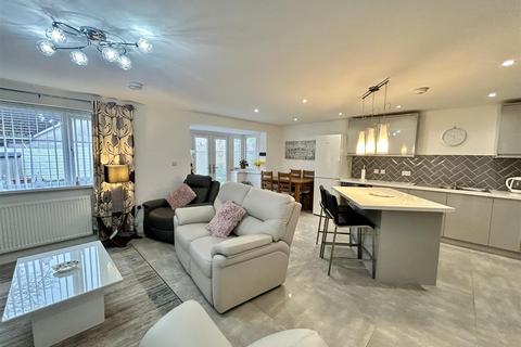 undefined, Llwyncelyn, Capel Hendre, Ammanford