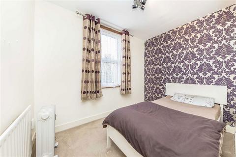 3 bedroom terraced house for sale, Kirkside Road, London SE3