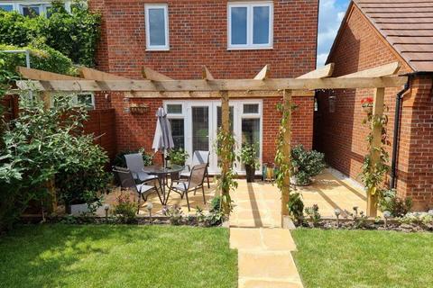 3 bedroom semi-detached house to rent, Sorbus Avenue, Hadley, Telford