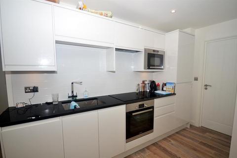 1 bedroom flat for sale, Novellus Court, Epsom KT18