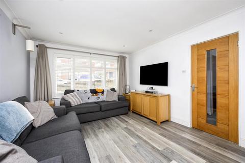 48 Brangwyn Drive, Brighton, BN1 8XD