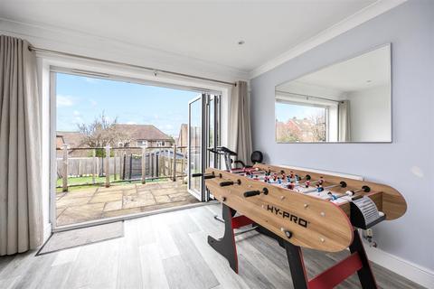48 Brangwyn Drive, Brighton, BN1 8XD