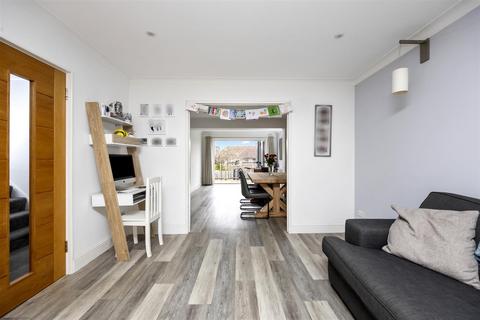 48 Brangwyn Drive, Brighton, BN1 8XD