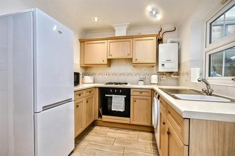 13 Beechfield Close, Stone Cross, Pevensey, BN24 5FH