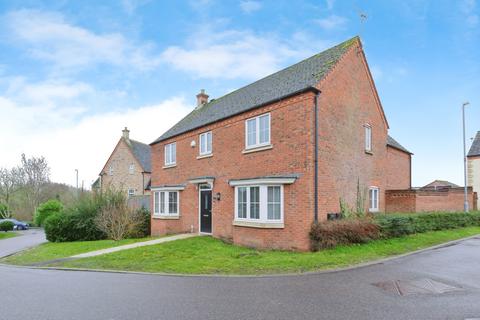 4 bedroom detached house for sale, Waistrell Drive, Loughborough LE11