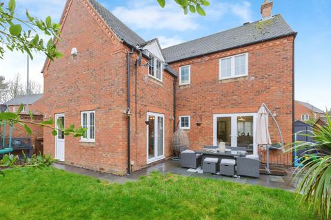 4 bedroom detached house for sale, Waistrell Drive, Loughborough LE11