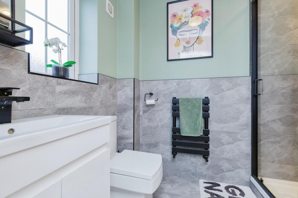 Ensuite Shower Room