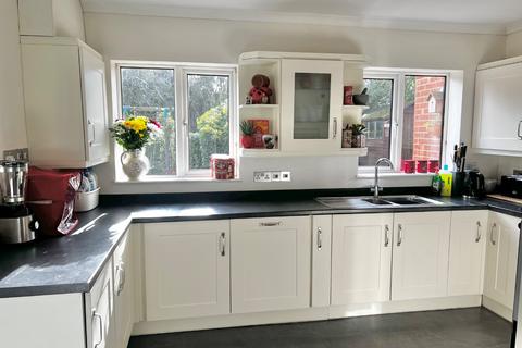 3 bedroom bungalow for sale, Larch Avenue, Holbury, Southampton, Hampshire, SO45