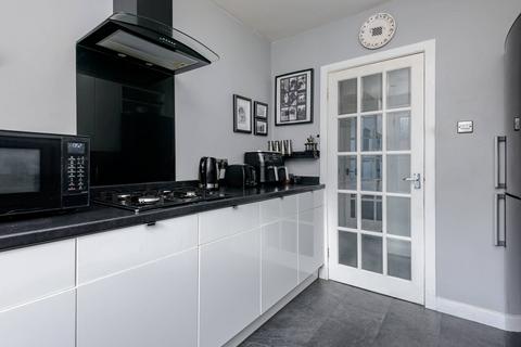 18 Comiston View, Edinburgh, EH10 6LP