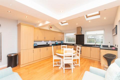 9 Saltash Road, Welling, DA16 1HD