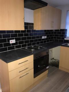 3 bedroom end of terrace house to rent, Colwell Road, Liverpool