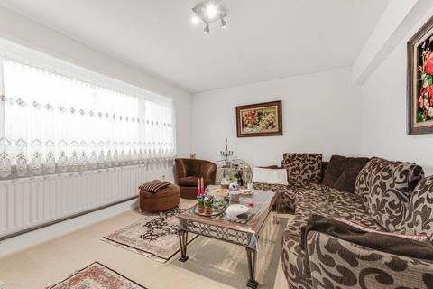 3 bedroom flat for sale, Clayponds Gardens, London, W5