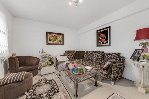 3 bedroom flat for sale, Clayponds Gardens, London, W5