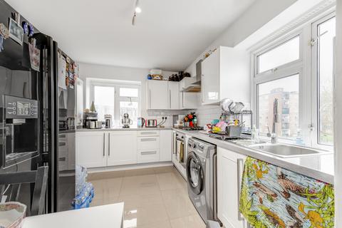 3 bedroom flat for sale, Clayponds Gardens, London, W5