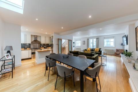 3 bedroom terraced house for sale, Lancaster Mews, Bayswater, London, W2